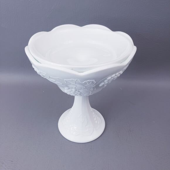 Vintage Indiana Colony Milk Glass Harvest Grapes Wedding Bowl Footed Compote - Picture 3 of 10